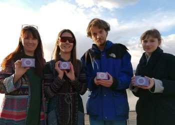 Ksenija, Nina, Sebastian and Patricija are holding the prototypes in their hands and smiling.